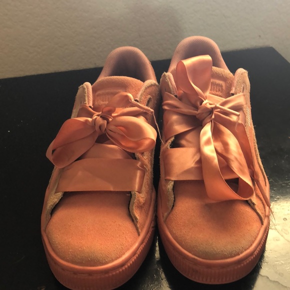 Pink puma shoes NEEDD GONE ASAP! - Picture 1 of 3